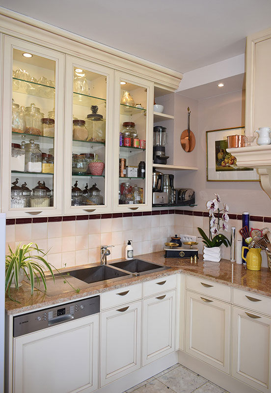 cuisine-style-campagne-chic-vitrine-vazard-home-cuisines-neubourg-louviers