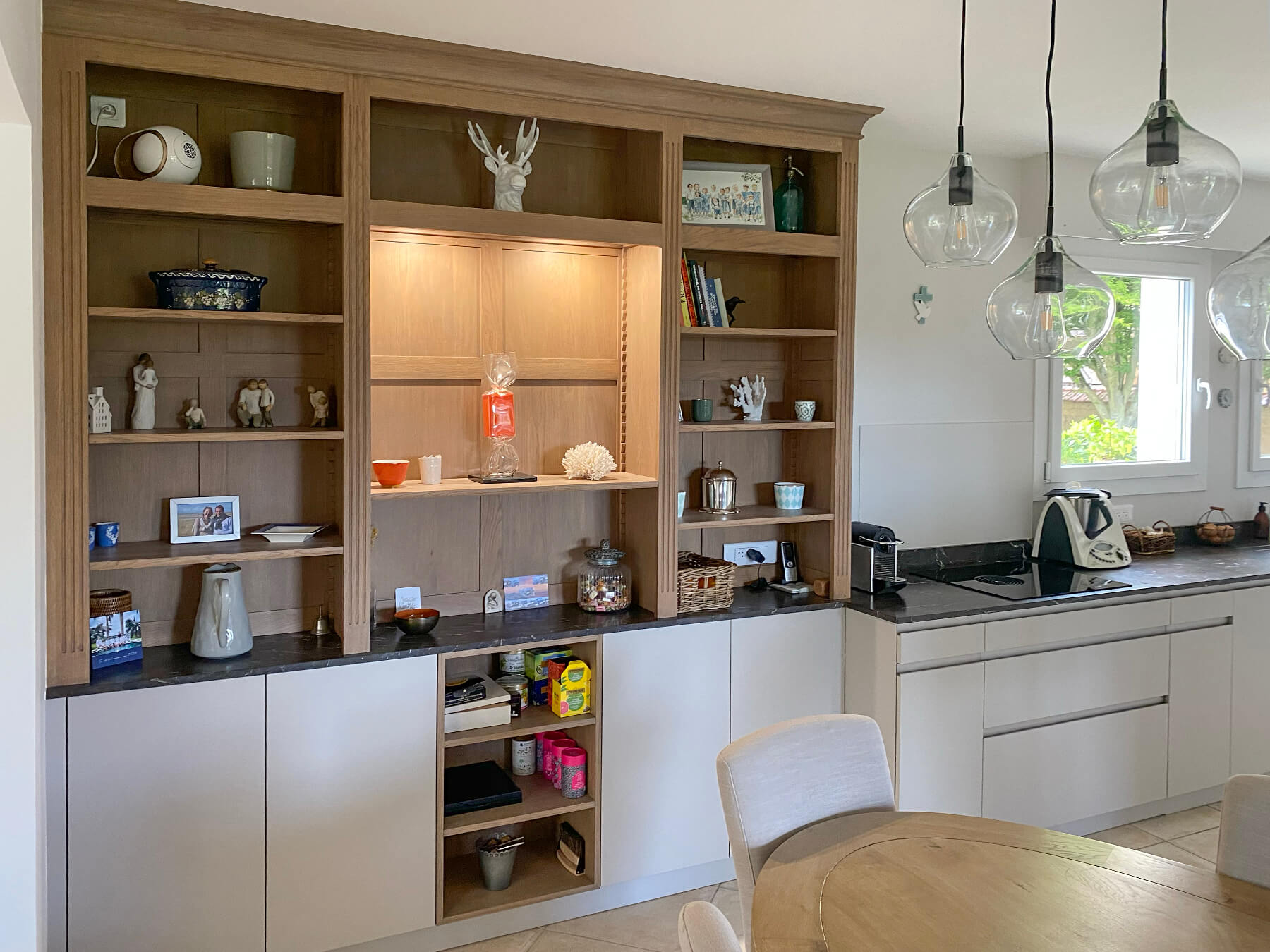 cuisine-contemporaine-bois-laque-grise-bibliotheque-deco-vazard-home-cuisine-morel