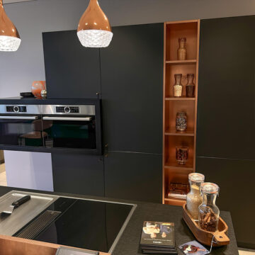 showroom-armoire-vazard-home-cuisines-noire-2025-p1